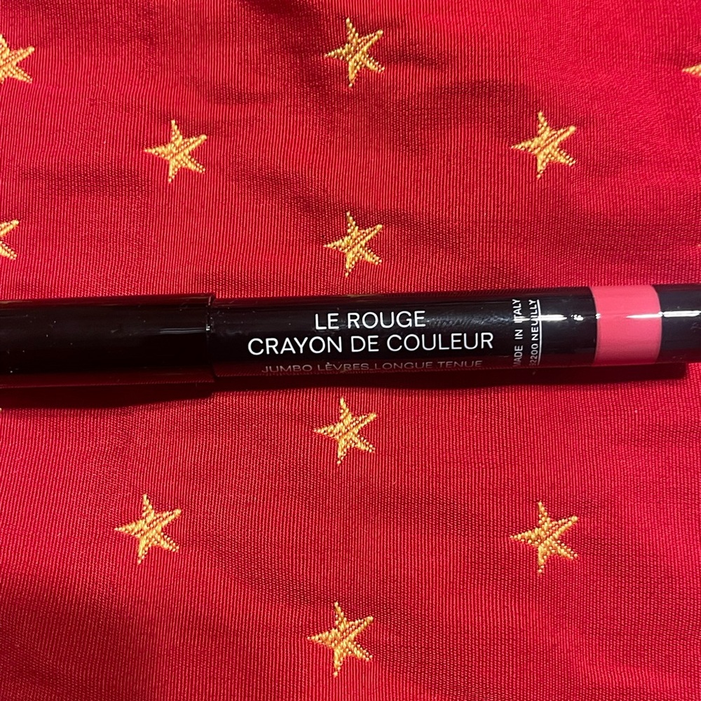 CHANEL Le Rouge Crayon de Couleur - Vibrant Pink
